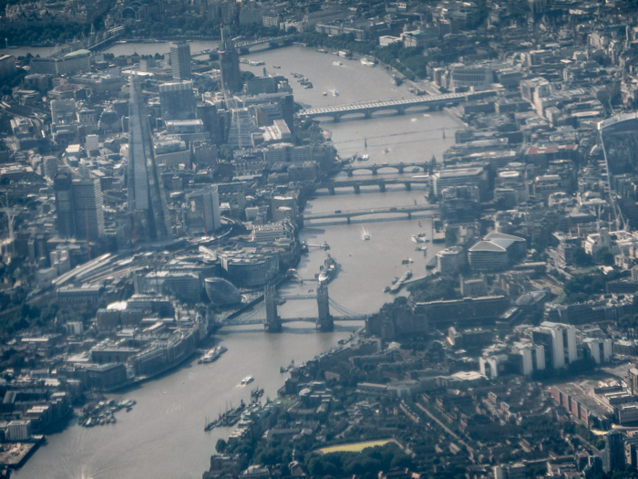 Milleniumbridge, Luftaufnahme modernes London, alte Gebäude, Tower Bridge auf Pearl's Harbor Blog