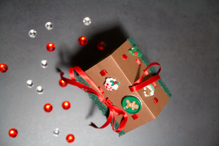 Weihnachtliche Geschenkverpackung selbstgebastelt für Gebäck