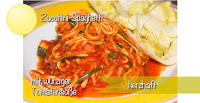  Zucchinispaghetti vegan mit würziger Tomatensoße