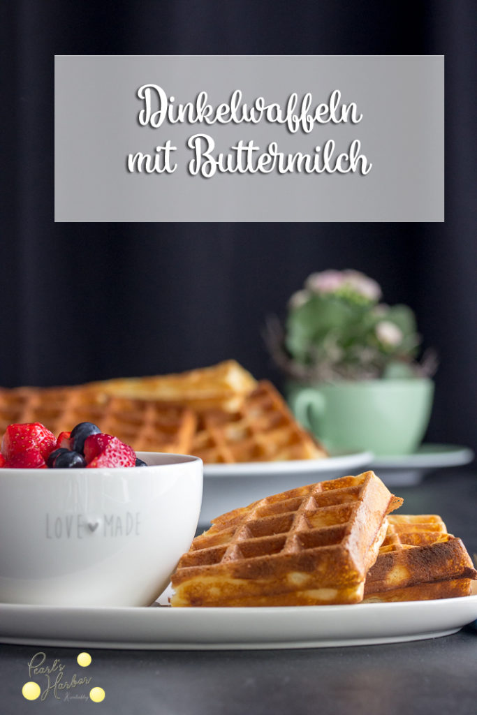 Dinkelwaffeln mit Schokoladensoße, Buttermilchwaffeln