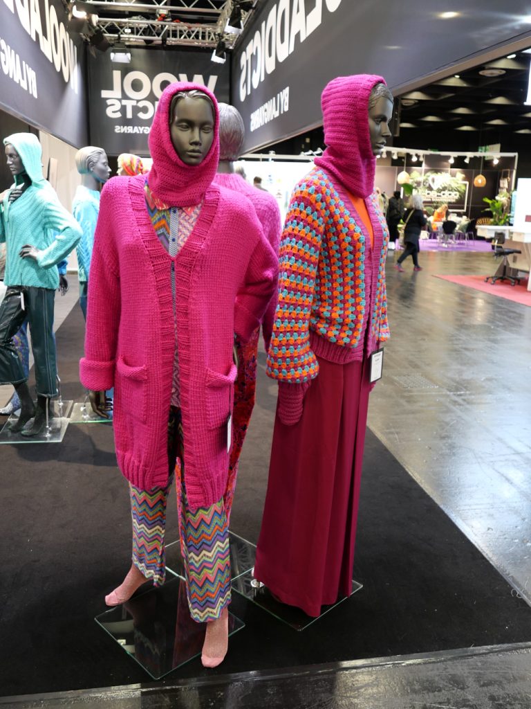 Lang Yarns mit pinkfarbiger Wolle