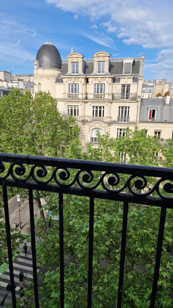 Paris bei Sonnenschein