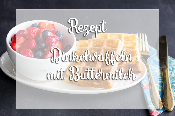Waffelliebe - Dinkelwaffeln mit Erdbeersalat und Schokoladensoße Rezept ...